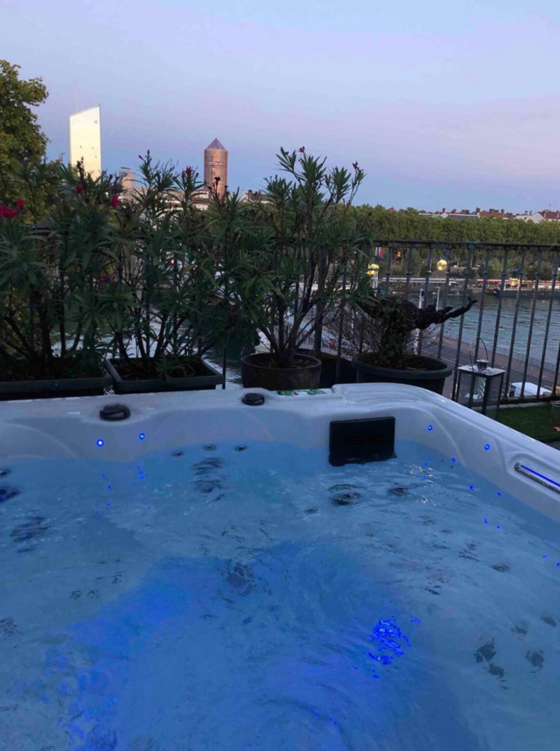 Coeur De Lyon Avec Terrasse Et Jacuzzi Appartement Buitenkant foto